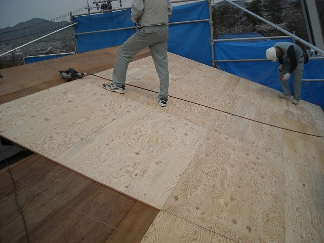 野地板設置中の屋根